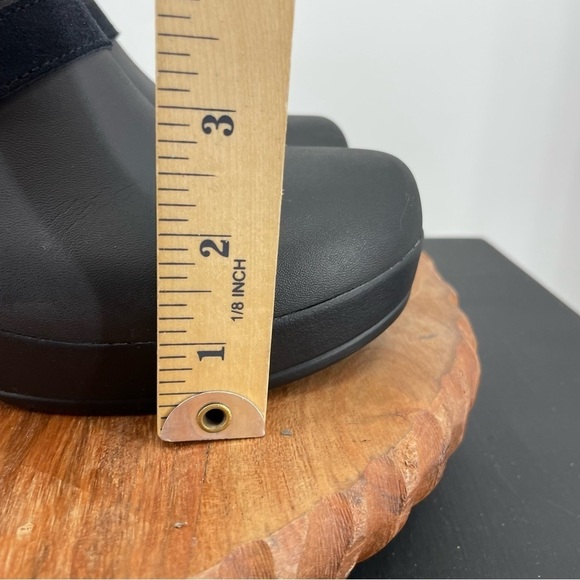 Crocs Sarah Dual Comfort Chunky Heel Clogs- women's size 8 black - Picture 8 of 9
